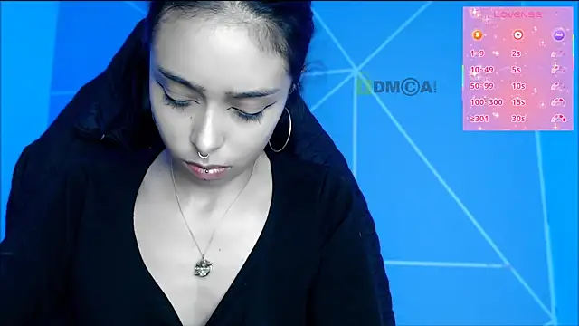 lilylouisee online show from April 21, 2026, 8:59 pm