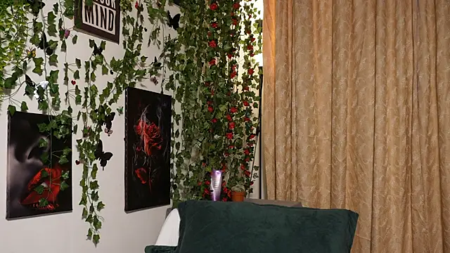 Snapshot of NaughtYHomemadE chatting on October 12, 2025, 7:10 am NaughtYHomemadE online show from October 12, 2025, 7:10 am