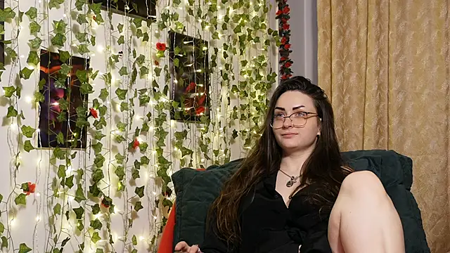 NaughtYHomemadE online show from January 11, 2026, 10:11 am