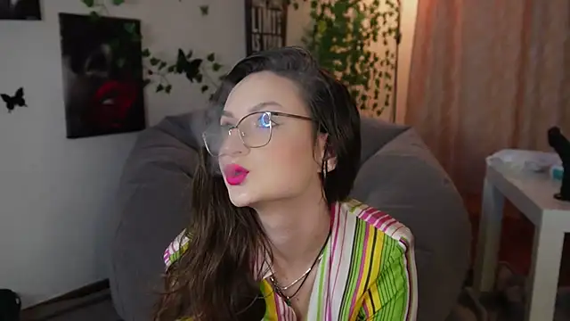 Snapshot of NaughtYHomemadE chatting on January 12, 2025, 6:27 pm NaughtYHomemadE online show from January 12, 2025, 6:27 pm