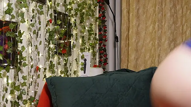 Snapshot of NaughtYHomemadE chatting on February 15, 2026, 7:42 am NaughtYHomemadE online show from February 15, 2026, 7:42 am