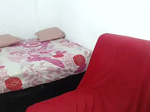 Snapshot of Hazel_donna chatting on February 12, 2026, 7:30 am Hazel donna online show from February 12, 2026, 7:30 am