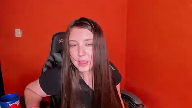 Snapshot of Daivis_17 chatting on November 3, 2025, 6:18 am Daivis 17 online show from November 3, 2025, 6:18 am