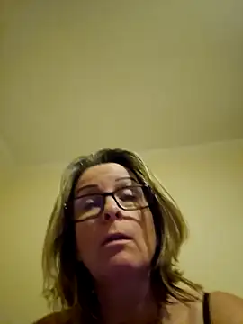 Snapshot of Steffi45 chatting on January 13, 2025, 9:20 pm Steffi45 online show from January 13, 2025, 9:20 pm