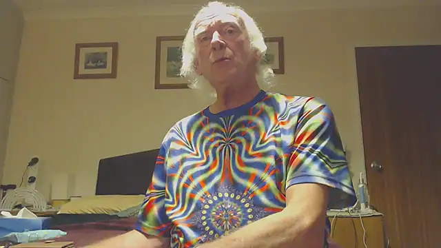 Snapshot of WaverlyKernow chatting on January 17, 2025, 8:22 pm WaverlyKernow online show from January 17, 2025, 8:22 pm