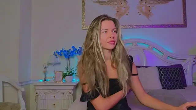 Snapshot of Real_Tini chatting on October 16, 2025, 12:02 pm Real Tini online show from October 16, 2025, 12:02 pm