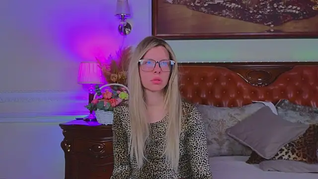 Snapshot of Real_Tini chatting on February 4, 2026, 6:08 am Real Tini online show from February 4, 2026, 6:08 am