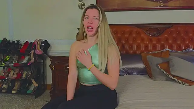 Snapshot of Real_Tini chatting on February 20, 2026, 6:26 am Real Tini online show from February 20, 2026, 6:26 am