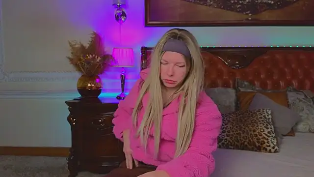 Snapshot of Real_Tini chatting on February 10, 2026, 6:23 am Real Tini online show from February 10, 2026, 6:23 am