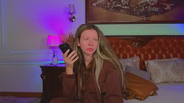 Snapshot of Real_Tini chatting on December 1, 2025, 6:14 am Real Tini online show from December 1, 2025, 6:14 am