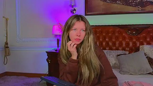 Snapshot of Real_Tini chatting on December 5, 2025, 6:23 am Real Tini online show from December 5, 2025, 6:23 am