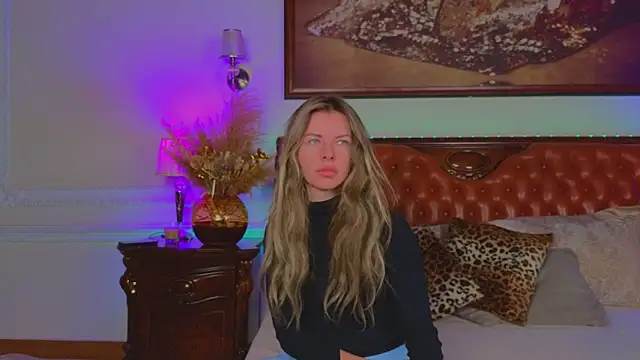 Snapshot of Real_Tini chatting on November 15, 2025, 6:28 am Real Tini online show from November 15, 2025, 6:28 am