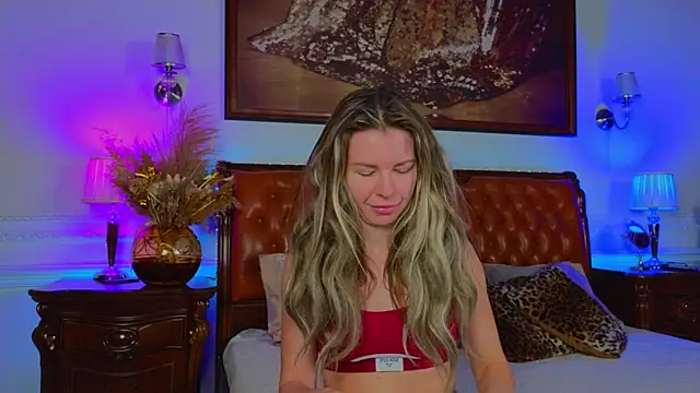 Snapshot of Real_Tini chatting on November 7, 2025, 5:56 am Real Tini online show from November 7, 2025, 5:56 am