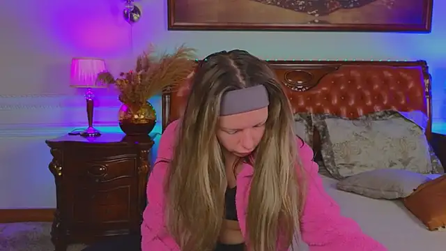 Snapshot of Real_Tini chatting on January 12, 2026, 6:20 am Real Tini online show from January 12, 2026, 6:20 am