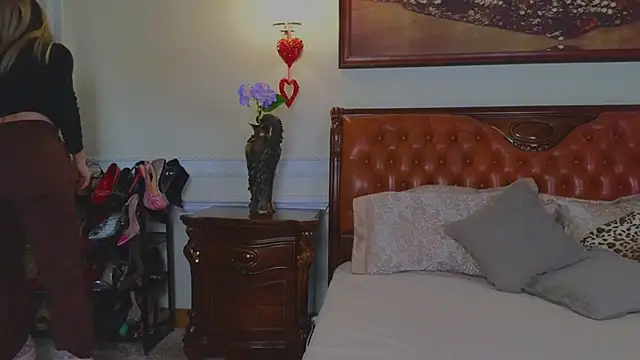 Snapshot of Real_Tini chatting on February 16, 2026, 6:12 am Real Tini online show from February 16, 2026, 6:12 am