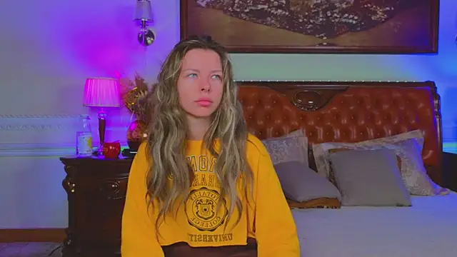 Snapshot of Real_Tini chatting on November 25, 2025, 6:36 am Real Tini online show from November 25, 2025, 6:36 am