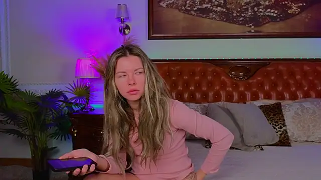 Snapshot of Real_Tini chatting on November 11, 2025, 6:08 am Real Tini online show from November 11, 2025, 6:08 am