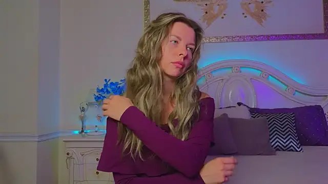 Snapshot of Real_Tini chatting on October 13, 2025, 11:45 am Real Tini online show from October 13, 2025, 11:45 am