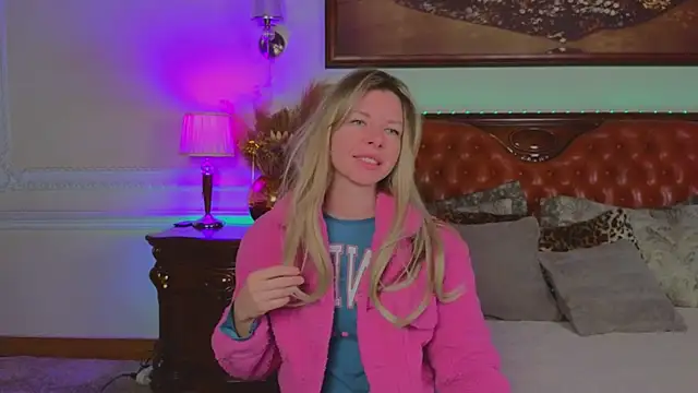 Snapshot of Real_Tini chatting on February 3, 2026, 6:22 am Real Tini online show from February 3, 2026, 6:22 am