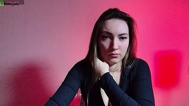 cute  angell online show from November 21, 2025, 1:43 pm