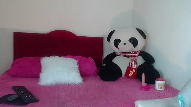 Snapshot of luna_hoott chatting on March 22, 2025, 8:37 pm luna hoott online show from March 22, 2025, 8:37 pm