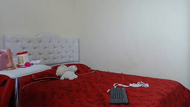 Snapshot of luna_hoott chatting on March 12, 2025, 7:47 pm luna hoott online show from March 12, 2025, 7:47 pm