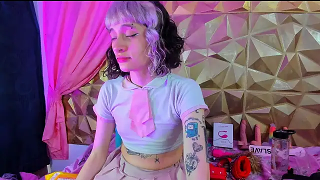 Snapshot of neeko_princes chatting on February 17, 2025, 12:27 pm neeko princes online show from February 17, 2025, 12:27 pm