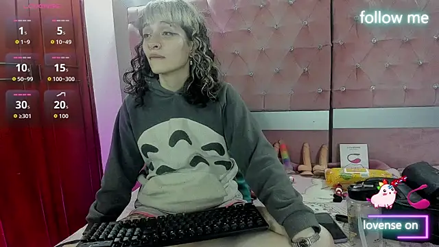 Snapshot of neeko_princes chatting on November 28, 2025, 12:38 pm neeko princes online show from November 28, 2025, 12:38 pm