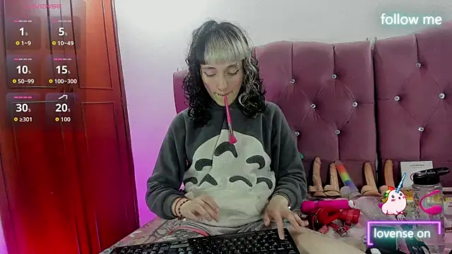 Snapshot of neeko_princes chatting on October 28, 2025, 12:15 pm neeko princes online show from October 28, 2025, 12:15 pm