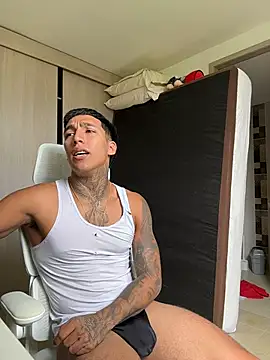 Snapshot of sendfer chatting on April 30, 2026, 7:10 pm sendfer online show from April 30, 2026, 7:10 pm