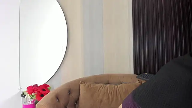 Snapshot of _shantal_smith chatting on February 27, 2026, 12:33 am shantal smith online show from February 27, 2026, 12:33 am