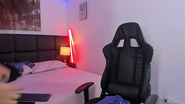 Snapshot of Megan_Miles02 chatting on March 19, 2025, 2:27 am Megan Miles02 online show from March 19, 2025, 2:27 am