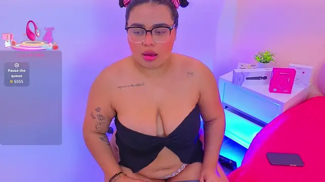 Emily cooper20 online show from September 15, 2025, 11:49 pm