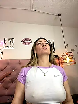 Snapshot of antonella87 chatting on September 18, 2025, 9:18 pm antonella87 online show from September 18, 2025, 9:18 pm