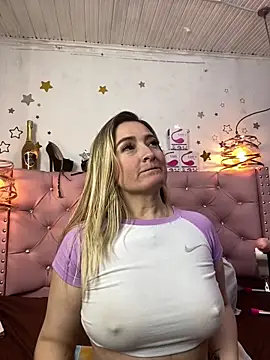 Snapshot of antonella87 chatting on March 23, 2025, 2:15 am antonella87 online show from March 23, 2025, 2:15 am