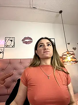 Snapshot of antonella87 chatting on October 7, 2025, 10:44 pm antonella87 online show from October 7, 2025, 10:44 pm