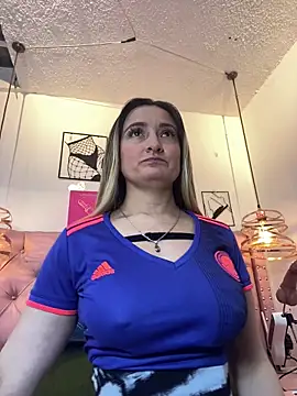 antonella87 online show from June 17, 2026, 9:47 pm