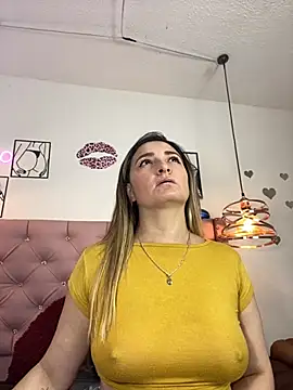 Snapshot of antonella87 chatting on September 15, 2025, 7:47 pm antonella87 online show from September 15, 2025, 7:47 pm
