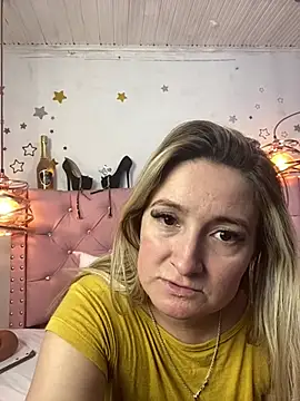 Snapshot of antonella87 chatting on March 22, 2025, 1:32 am antonella87 online show from March 22, 2025, 1:32 am