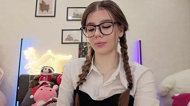 Snapshot of dolly_ll chatting on December 19, 2025, 1:35 pm dolly ll online show from December 19, 2025, 1:35 pm