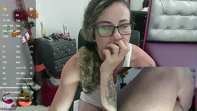 Snapshot of ViickySexy chatting on March 13, 2025, 10:43 pm ViickySexy online show from March 13, 2025, 10:43 pm