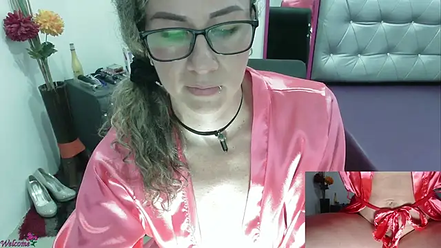 Snapshot of ViickySexy chatting on January 31, 2025, 11:03 pm ViickySexy online show from January 31, 2025, 11:03 pm