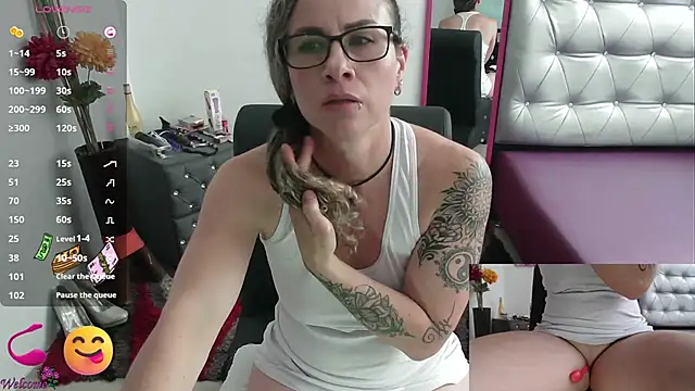 Snapshot of ViickySexy chatting on February 17, 2025, 7:33 pm ViickySexy online show from February 17, 2025, 7:33 pm