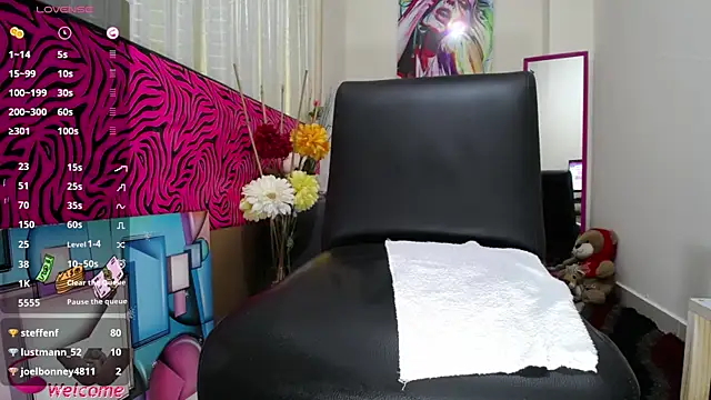 ViickySexy online show from April 16, 2026, 9:39 pm