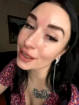 Snapshot of Roxana_Bell chatting on December 2, 2025, 7:59 pm Roxana Bell online show from December 2, 2025, 7:59 pm