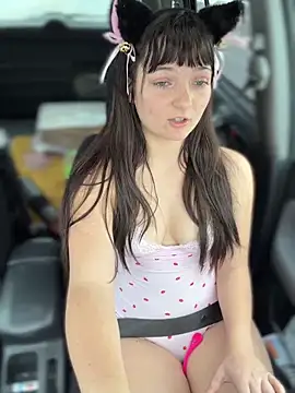 urpuppymoon online show from February 3, 2026, 9:42 pm