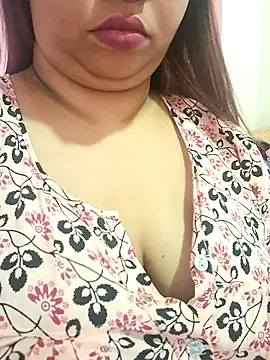 Snapshot of Ravina_patil1 chatting on April 1, 2026, 8:04 am Ravina patil1 online show from April 1, 2026, 8:04 am