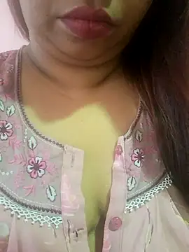 Snapshot of Ravina_patil1 chatting on March 8, 2026, 9:01 am Ravina patil1 online show from March 8, 2026, 9:01 am