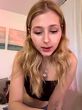 LunaRase online show from November 29, 2025, 10:26 am