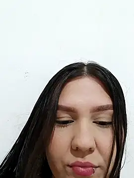 Snapshot of Ariakris chatting on November 15, 2025, 5:06 pm Ariakris online show from November 15, 2025, 5:06 pm